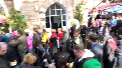 Yılda Bir Kez Pişen Çorbadan İçmek İçin Yüzlerce Metre Kuyruk Oluşturdular