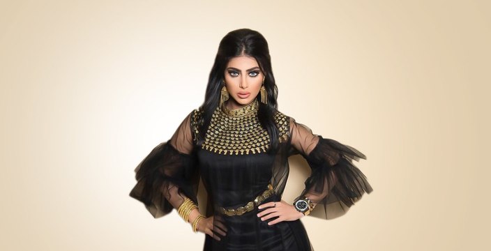 رقص شيلاء سبت في عرس شقيقتها شذى بطريقة غريبة يثير موجة من الضحك