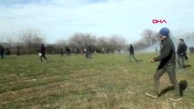 Edirne-yunan güvenlik güçleri tampon bölgedeki göçmenlere biber gazıyla müdahale ediyor -2