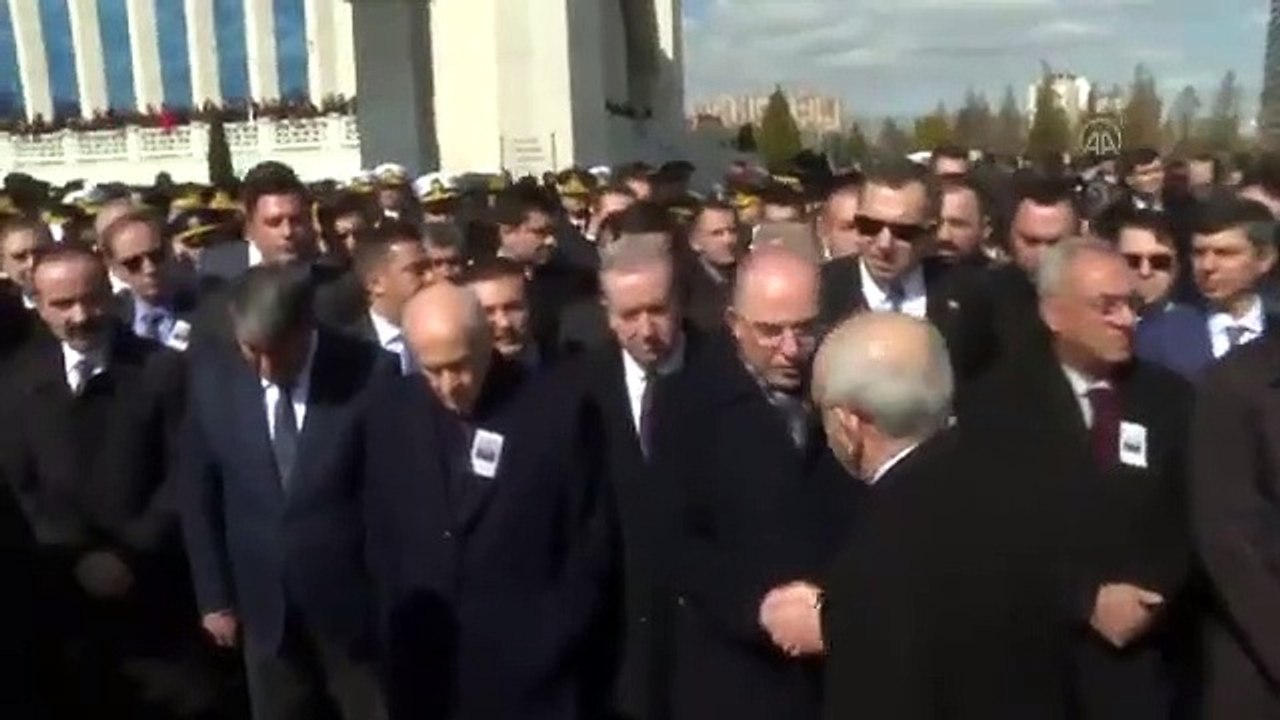 Bahçeli şehit cenazesinde Kılıdçaroğlu'nun elini sıkmadı