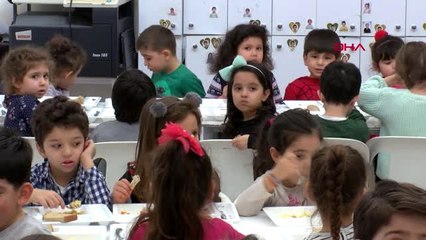 İzmir minikler sevgi tohumları ekiyor