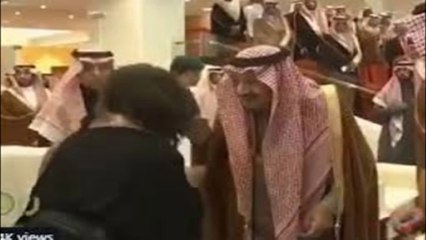 Saudi king slaps woman away as she leans in to kiss his hand