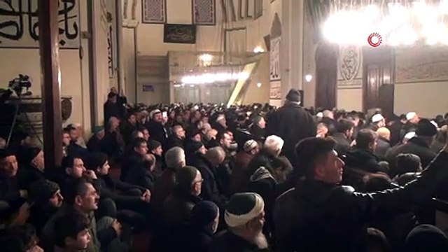 Eller Bahar Kalkanı ve şehitler için semaya kalktı