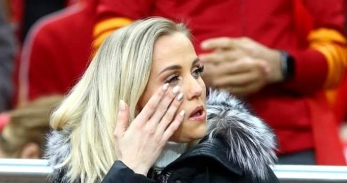 Galatasaray-Gençlerbirliği maçında şehitlerimiz anılırken, Linnes'in eşi gözyaşlarını tutamadı