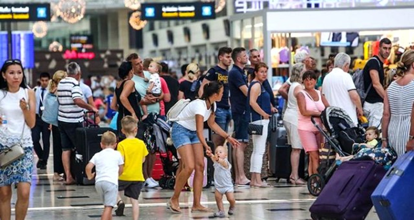 Antalya turizmi ziyaretçi sayısıyla tüm zamanların ilk iki aylık rekorunu kırdı
