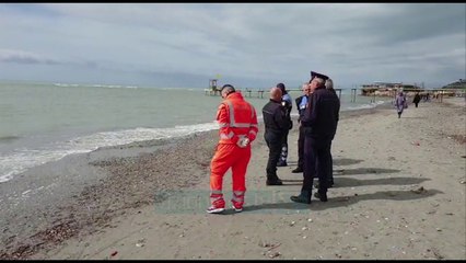 Përmbyset varka me 2 peshkatarë në Durrës - News, Lajme - Vizion Plus