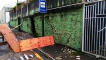 O muro da Igreja Santa Clara de Assis, em Viana, ameaça desabar após a chuva forte