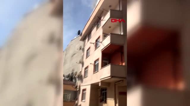 Kağıthane'de yangında dehşet anları; çatıdan, aşağıda açılan battaniyeye böyle atladı
