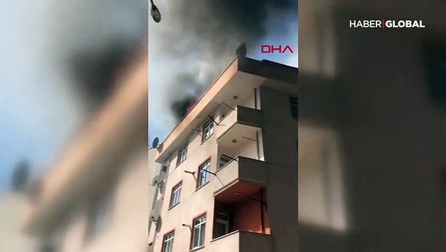 Kağıthane'de yangında dehşet anları; çatıdan aşağıda açılan battaniyeye böyle atladı