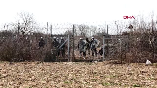 Edirne-yunan güvenlik güçleri tampon bölgedeki göçmenlere biber gazıyla müdahale ediyor -4