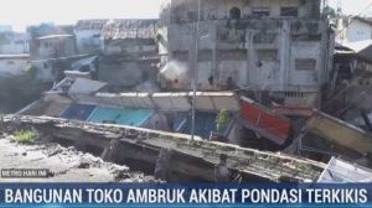 9 Ruko di Jember Ambruk 