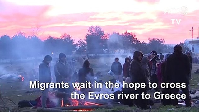 Migrants wait in the hope to cross the Evros river to Greece