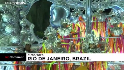 شاهد: آلاف الأشخاص يحضرون حفل التتويج في كارنفال سامبا دي جانيرو البرازيلي