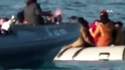 Dehşet anları kamerada! Mülteci botunu batırmaya çalıştılar