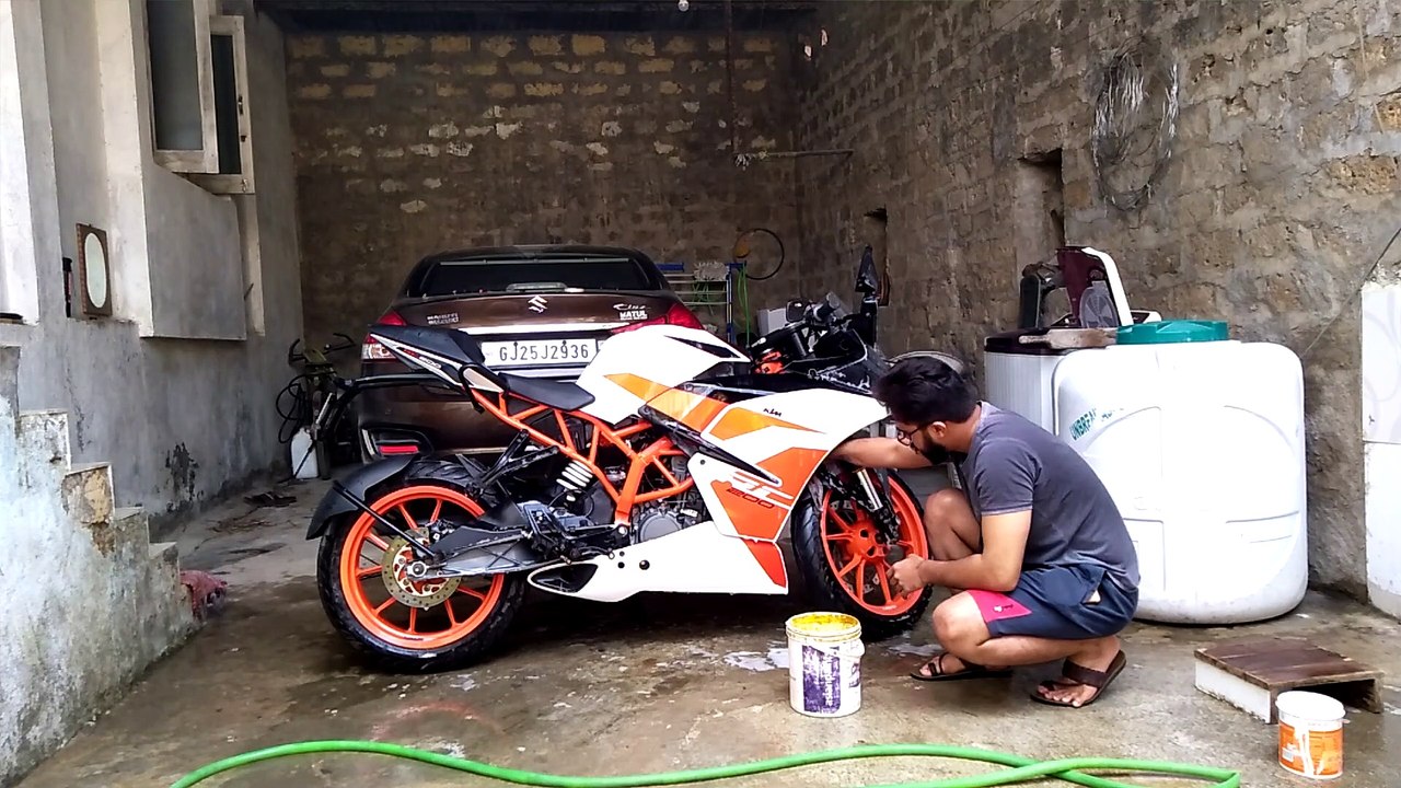 KTM RC200 washing