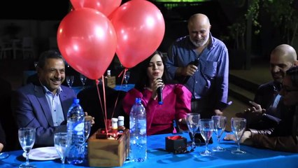 خطيب عزة زعرور مذيعة MBC3 يفاجئها بتصرفه الرومانسي: لقطات تخطف القلوب