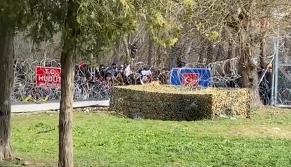 Bizi içeri alın çocuklarımız var günlerdir yemek yemiyorlar"