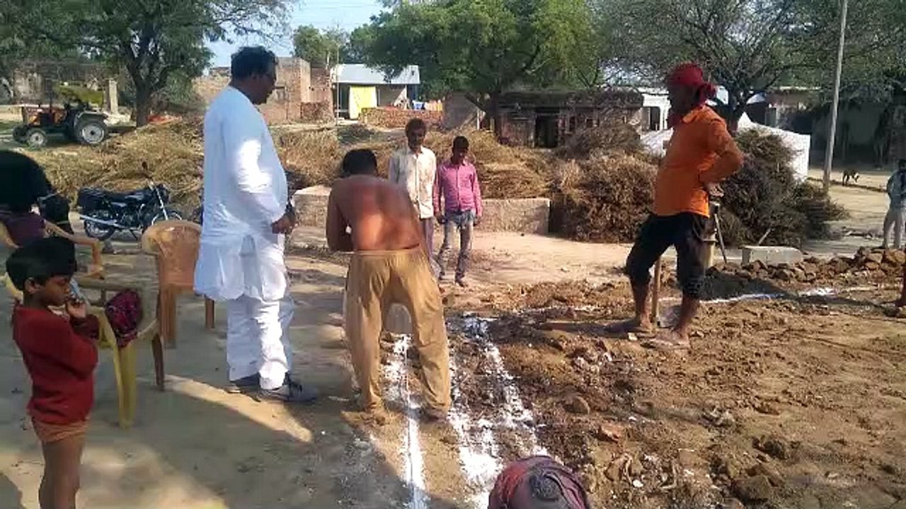 स्वच्छ भारत मिशन योजना अंतर्गत सार्वजनिक शौचालय बनना शुरू
