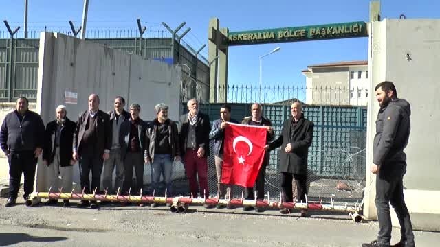 HDP'den dağa kaçırılan çocuklarını isteyen babaların gönüllü askerlik başvurusu