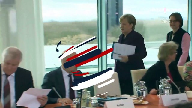 Almanya'da üst düzey 'koronavirüs' önlemi: Bakan, Merkel'in elini sıkmadı