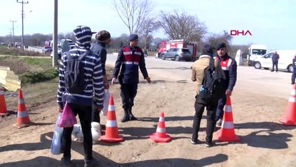 Edirne pazarkule sınır kapısı'na giden karayolu göçmenlere kapatıldı