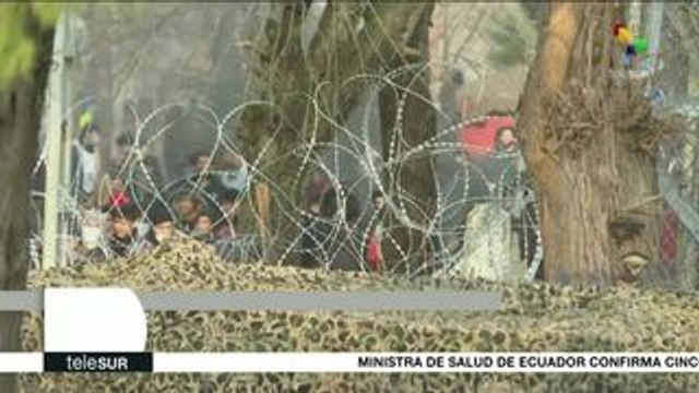 Miles de migrantes tratan de cruzar de Turquía a Grecia