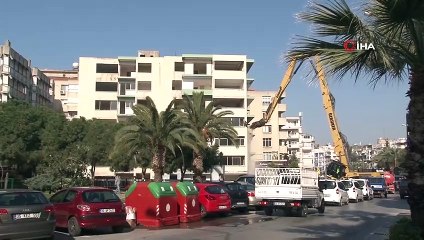 İzmir'deki Yatık Binalarda Yıkım Başladı