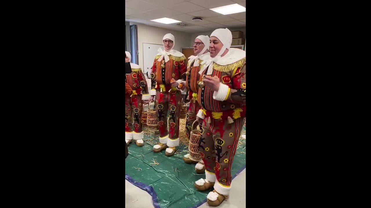 Nivelles: une petite démonstration des gilles en tambour