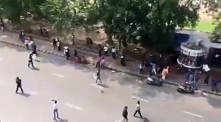 desh ke gaddaron ko goli maro salo ko