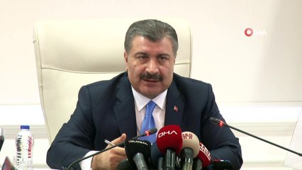 Bakan Koca: 'Yurt dışında seyahat etmiş olan kişilerin kalabalık ortamlara girmemelerini ve mümkün mertebe son 14 gün günlerini evde geçirmelerini önemsiyoruz'