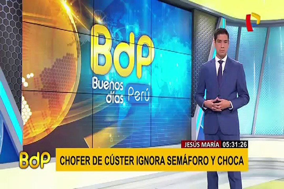 Jesús María: tres heridos dejó choque entre una cúster y dos autos particulares