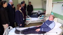 Bakan Pekcan, Gürbulak Gümrük Müdürlüğüne ait araca düzenlenen roketli saldırıda yaralananları ziyaret etti - AĞRI