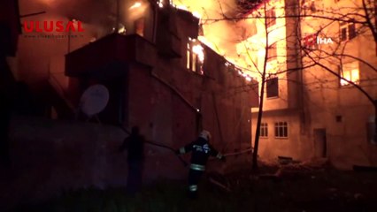 2 katlı bina alevlere teslim oldu