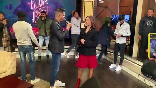 حسن شاكوش يغنى أتحدى العالم بكواليس برنامج كل يوم مع بسمة وهبة