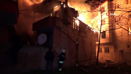 - 2 katlı bina alevlere teslim oldu