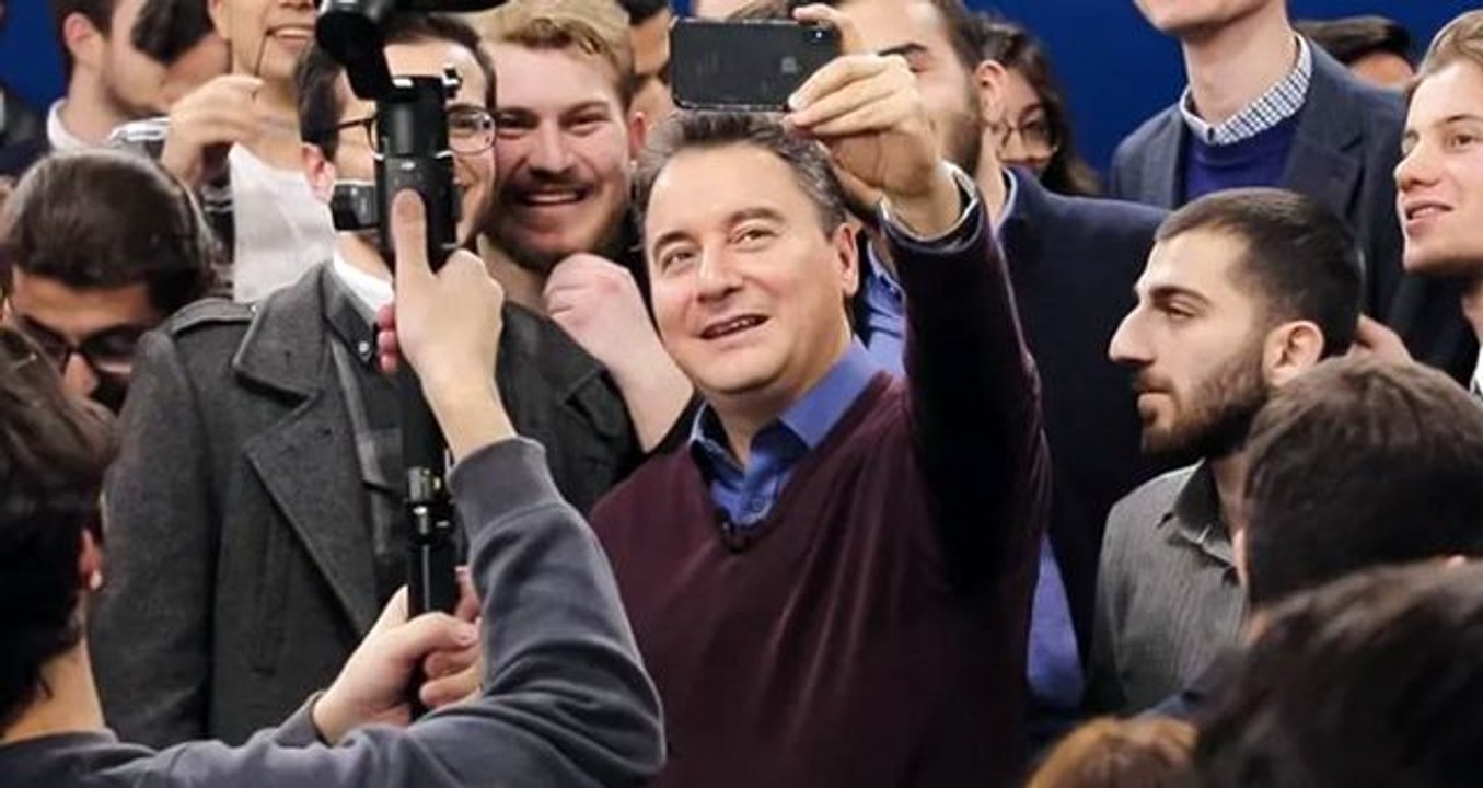 Ali Babacan, üniversite öğrencileriyle bir araya geldi