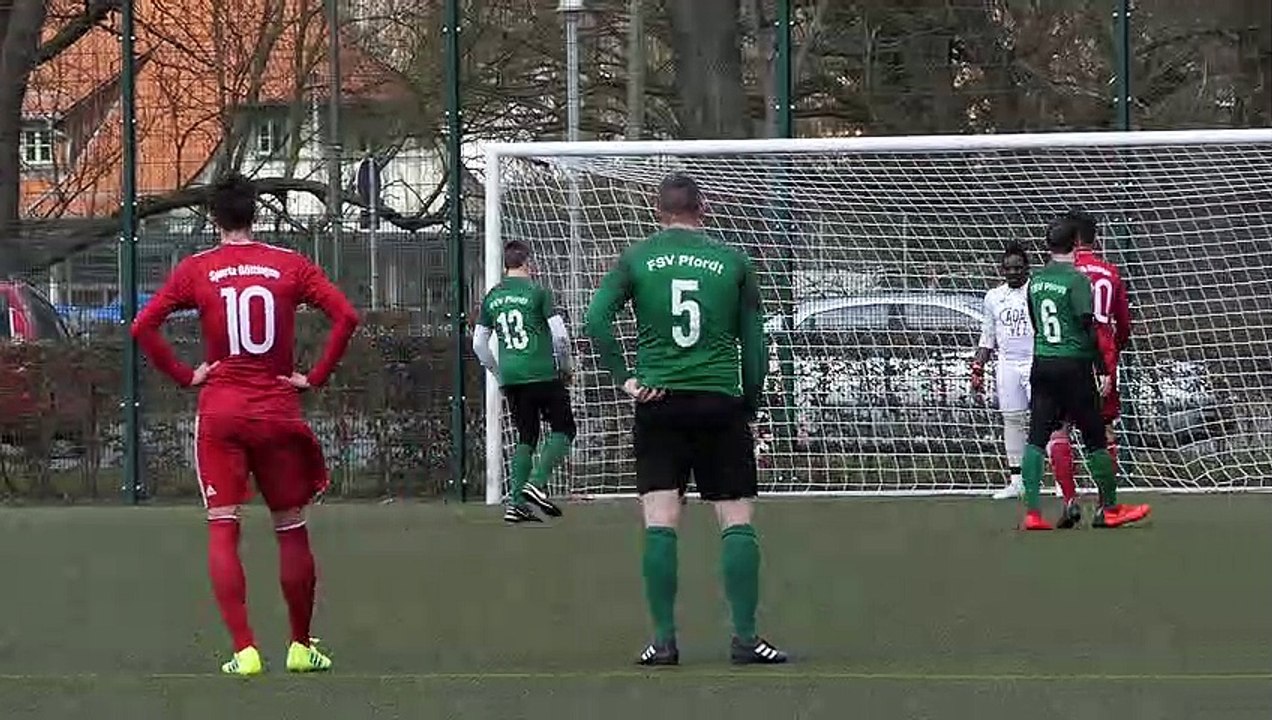 Sparta-Torwart Yannick Landro Tchuikwa hält Elfmeter im Test gegen Pfordt