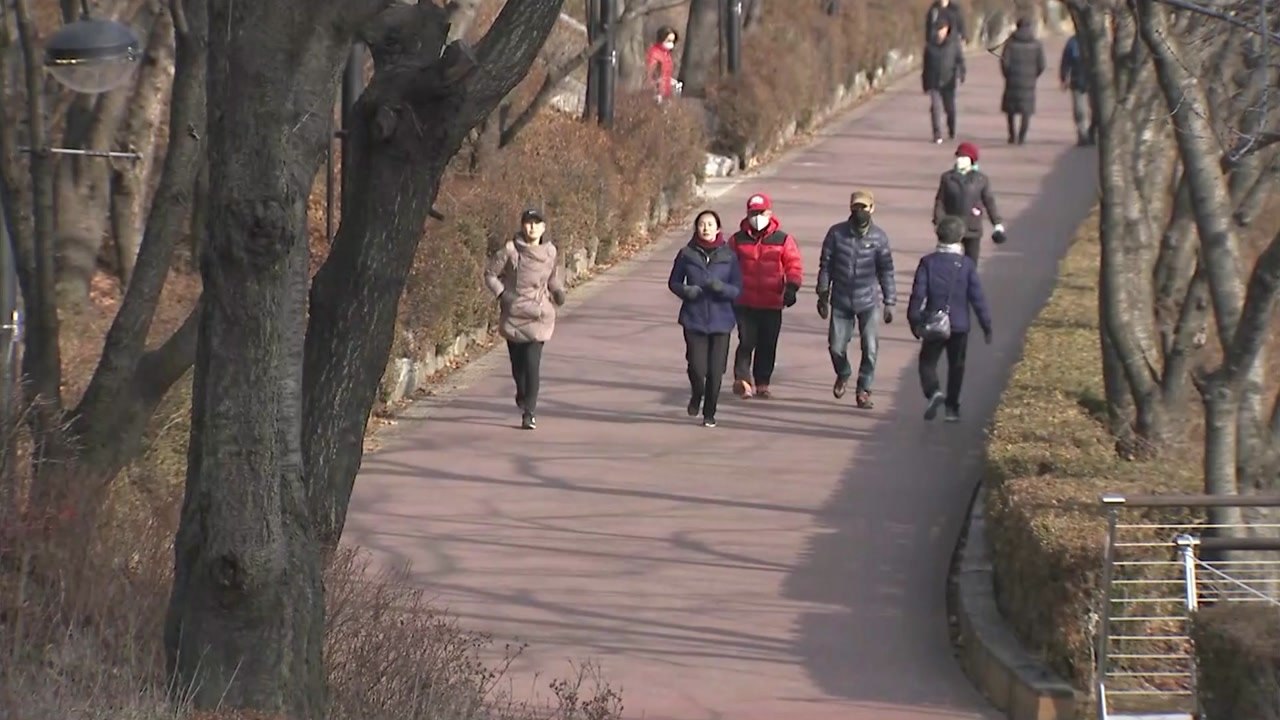 [날씨] 구름 많고 한낮 포근...큰 일교차 주의 / YTN