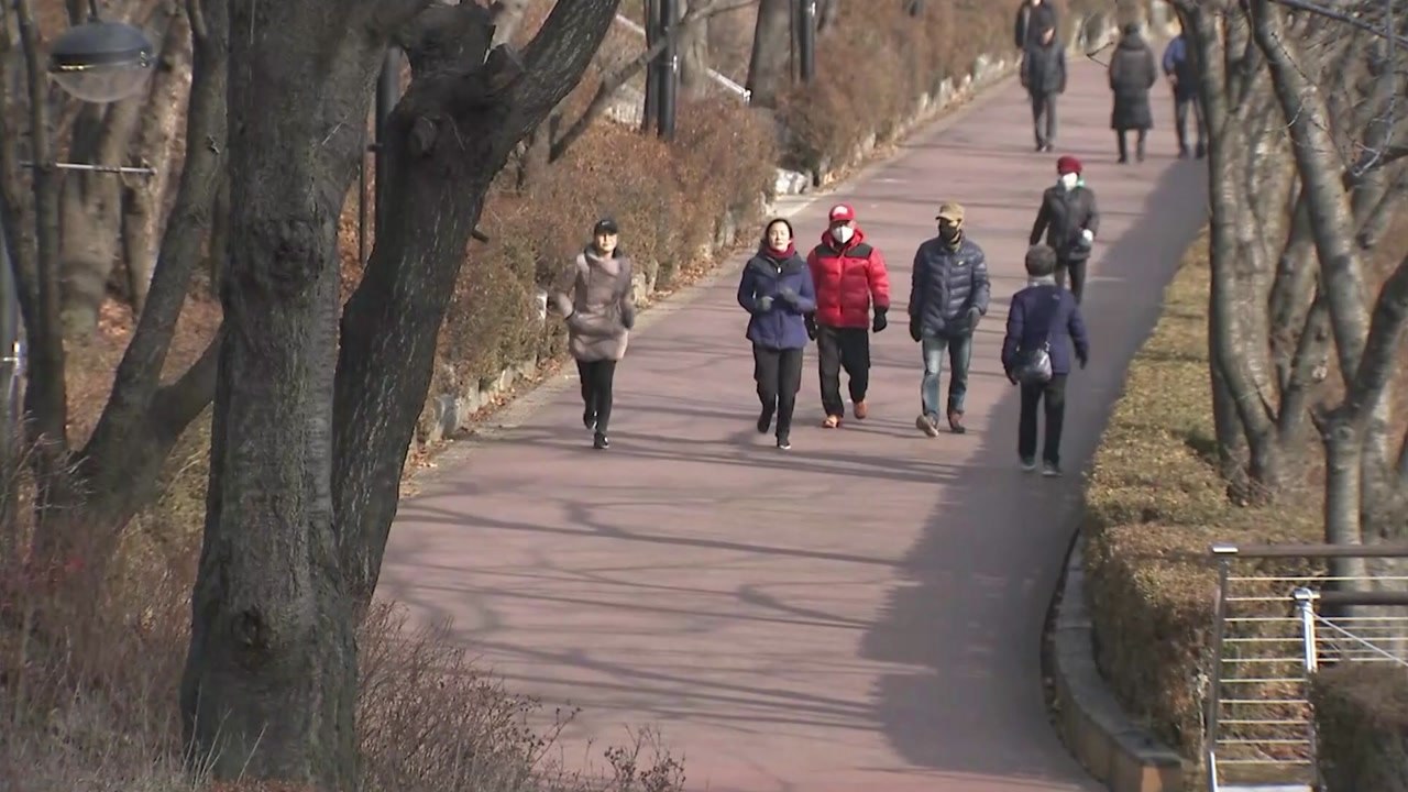 [날씨] 전국 구름 많고 포근...큰 일교차 주의 / YTN
