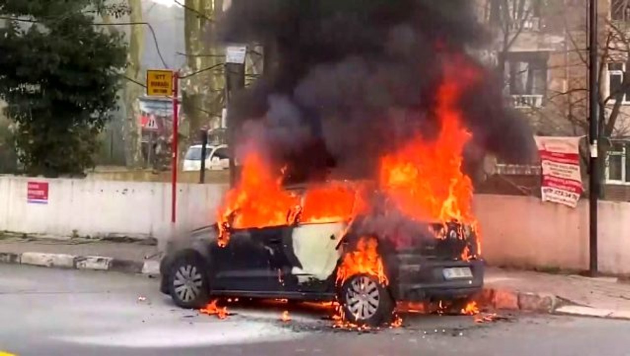 Sosyal medya fenomeninin aracı alev alev yandı