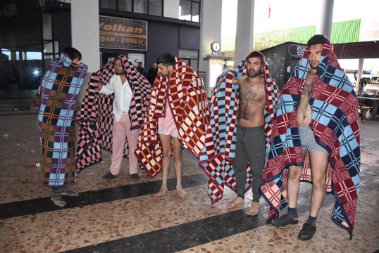 Dövdüler, soydular, gasp edip Türkiye sınırına attılar