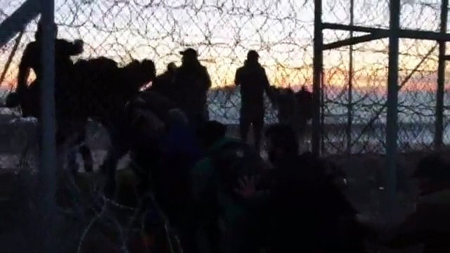 Yunanların ölüme terk ettiği göçmenleri sahil güvenlik kurtardı