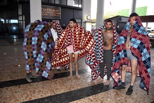 Yunan polisi göçmenleri dövüp, çıplak halde geri gönderdi