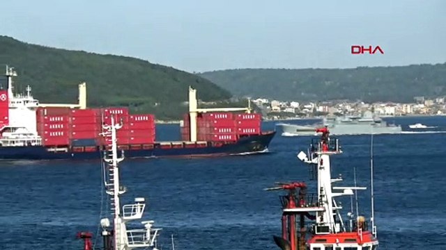 Rus savaş gemisi Boğaz'dan geçti