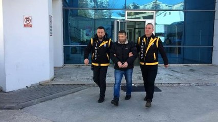 Okuldan eve döndüğünde babasının bıçakladığı annesini kanlar içinde buldu