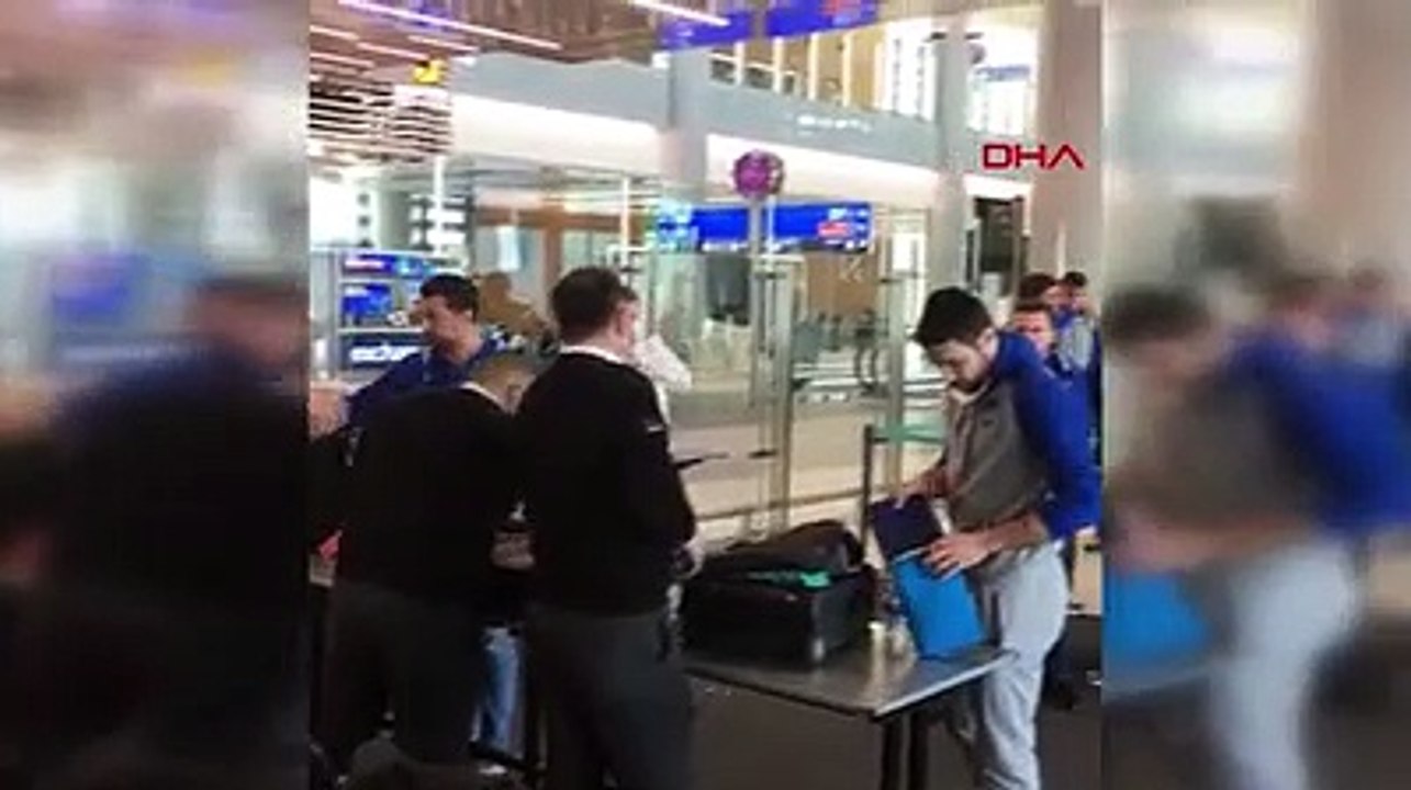 Anadolu Efes takımı uçağa giriş sırasında didik didik arandı; Ergin Ataman tepki gösterdi