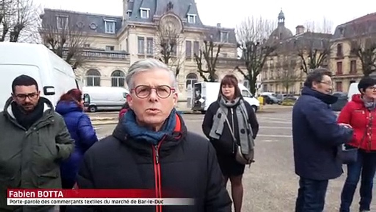 Les commerçants textiles du marché se sentent mal traités par Bar-le-Duc