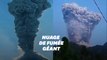 Le volcan indonésien Merapi, en éruption, projette un nuage de cendres géant