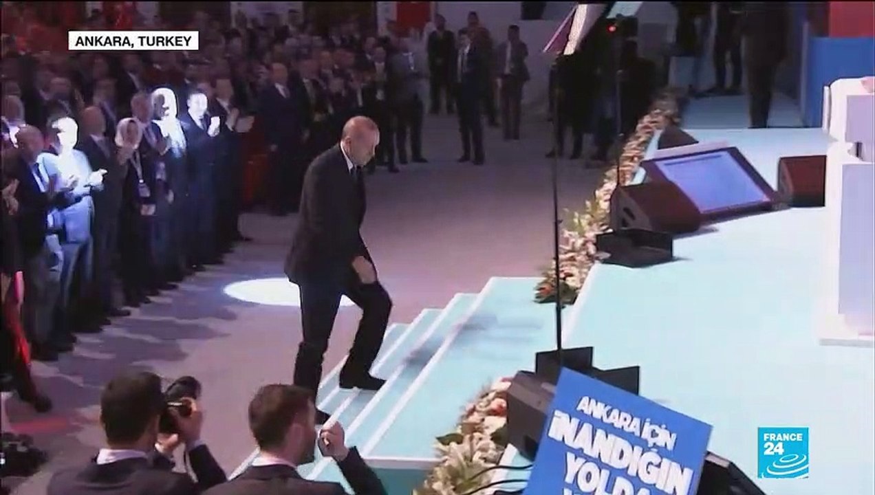 Europe Migrant crisis: Thousands trying to cross from Turkey to Greece