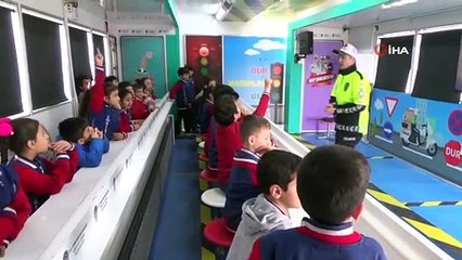 Mobil trafik eğitim tırı minik öğrencilerle buluştu